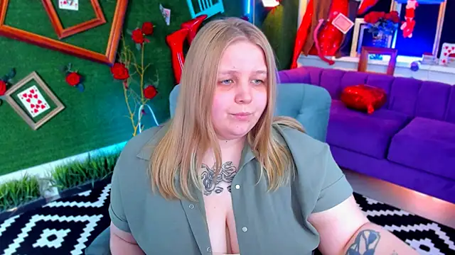 Snapshot of SladaDell chatting on 02.25.26 SladaDell online show from 02.25.26