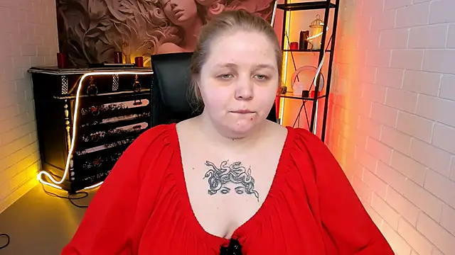 Snapshot of SladaDell chatting on 02.27.26 SladaDell online show from 02.27.26