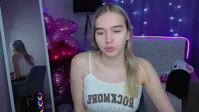 Snapshot of Vel1ka chatting on 02.18.26 Vel1ka online show from 02.18.26