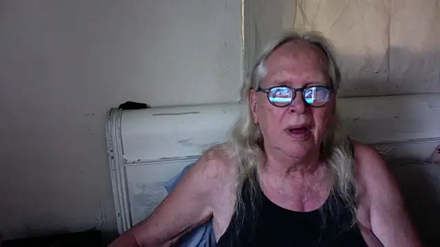 OldLadySara online show from 07.18.26