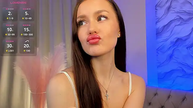 Aria Mila online show from 11.28.25