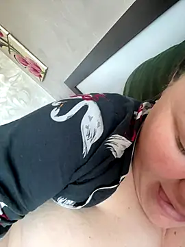 Snapshot of SunnyLeila2101 chatting on 09.23.25 SunnyLeila2101 online show from 09.23.25