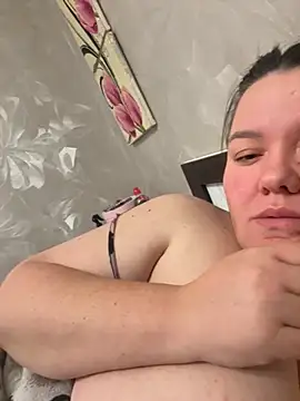 Snapshot of SunnyLeila2101 chatting on 09.25.25 SunnyLeila2101 online show from 09.25.25