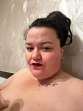 Snapshot of SunnyLeila2101 chatting on 10.09.25 SunnyLeila2101 online show from 10.09.25