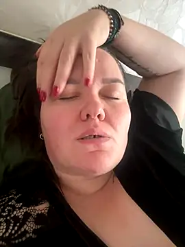 Snapshot of SunnyLeila2101 chatting on 10.12.25 SunnyLeila2101 online show from 10.12.25