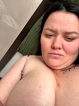 Snapshot of SunnyLeila2101 chatting on 10.20.25 SunnyLeila2101 online show from 10.20.25