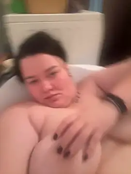 Snapshot of SunnyLeila2101 chatting on 11.18.25 SunnyLeila2101 online show from 11.18.25