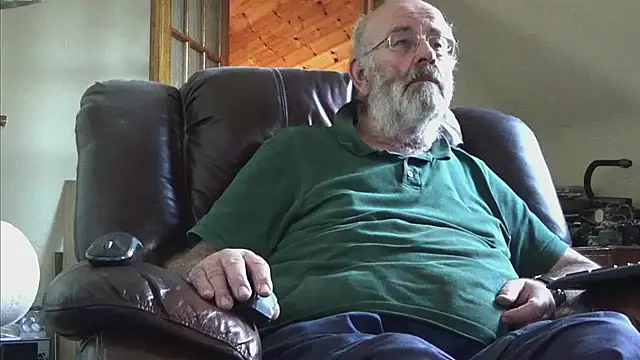 Snapshot of janzer13 chatting on 10.25.25 janzer13 online show from 10.25.25