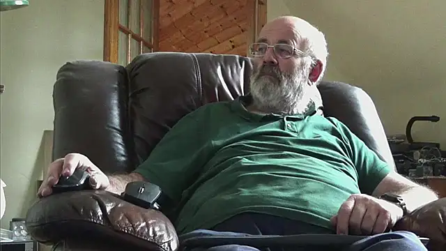 Snapshot of janzer13 chatting on 10.26.25 janzer13 online show from 10.26.25