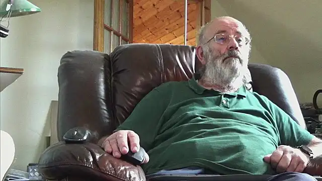 Snapshot of janzer13 chatting on 11.02.25 janzer13 online show from 11.02.25