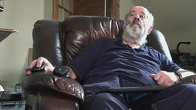 Snapshot of janzer13 chatting on 11.12.25 janzer13 online show from 11.12.25