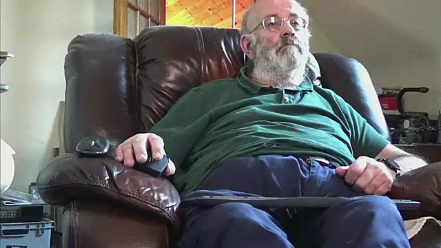 Snapshot of janzer13 chatting on 11.23.25 janzer13 online show from 11.23.25