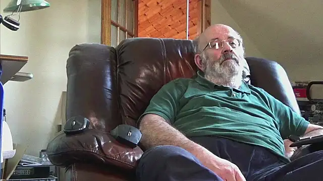 Snapshot of janzer13 chatting on 11.29.25 janzer13 online show from 11.29.25