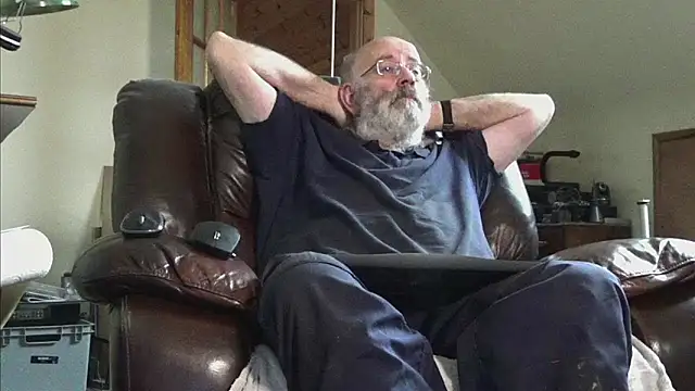 Snapshot of janzer13 chatting on 12.18.25 janzer13 online show from 12.18.25