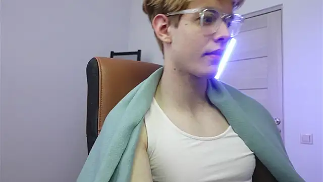 Logan Fraser online show from 10.02.25