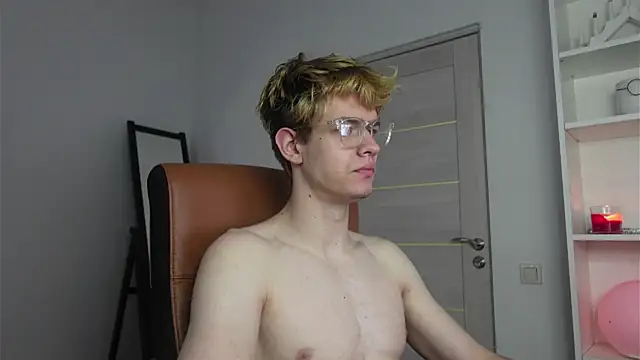 Logan Fraser online show from 10.11.25