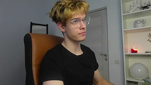 Logan Fraser online show from 10.12.25