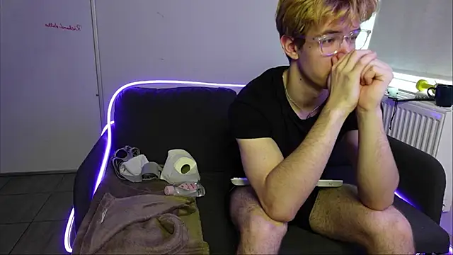 Logan Fraser online show from 10.15.25