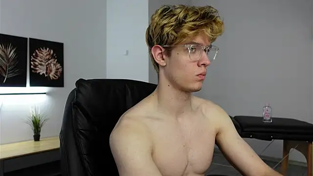 Logan Fraser online show from 10.19.25