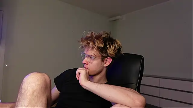 Logan Fraser online show from 10.23.25