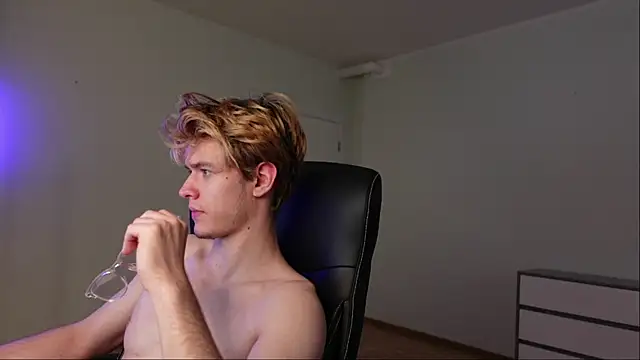 Logan Fraser online show from 10.25.25