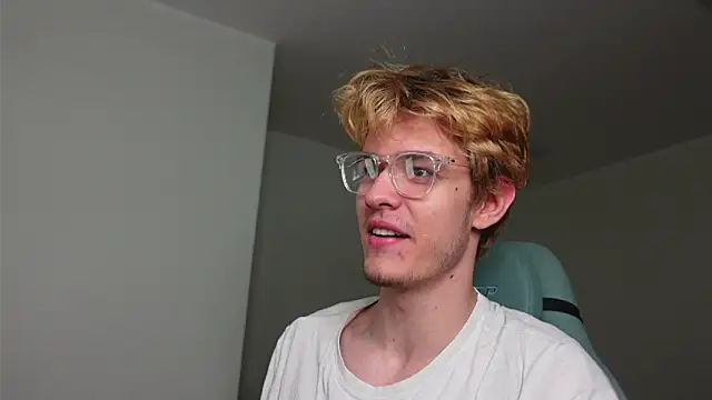 Logan Fraser online show from 10.30.25