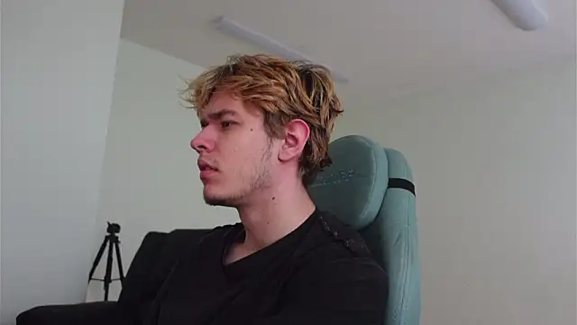 Logan Fraser online show from 11.02.25