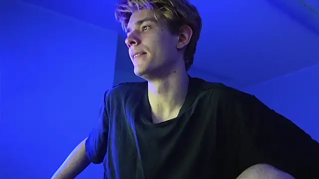 Logan Fraser online show from 11.06.25