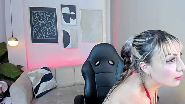 Snapshot of marie_bass chatting on 02.10.26 marie bass online show from 02.10.26