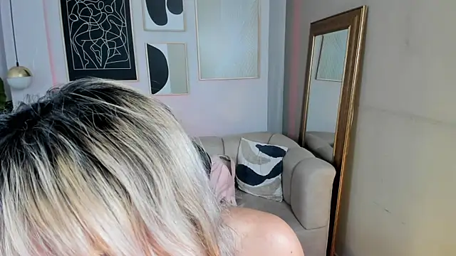 Snapshot of marie_bass chatting on 02.12.26 marie bass online show from 02.12.26