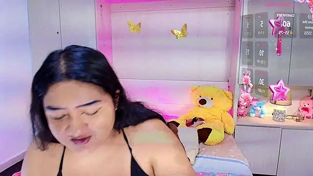 Snapshot of LilyWhitney chatting on 07.16.26 LilyWhitney online show from 07.16.26