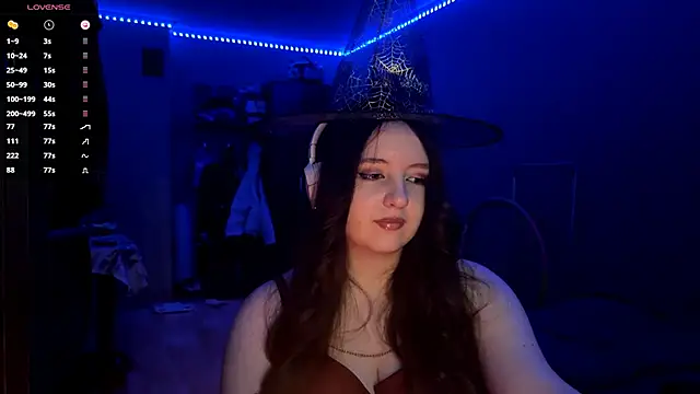 LauretteRagar online show from 10.31.25