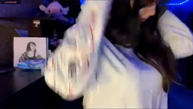 LauretteRagar online show from 11.26.25