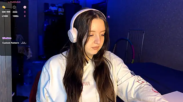 LauretteRagar online show from 11.28.25