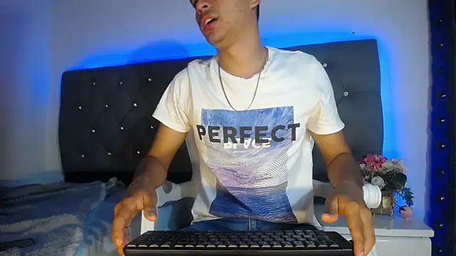 Charlie Cock  online show from 11.05.25