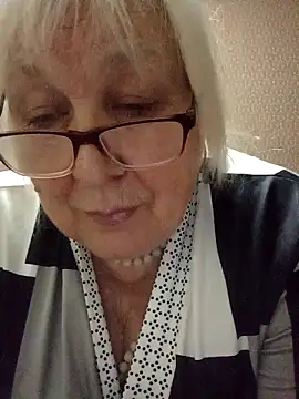 Alexia64231 online show from 11.18.25