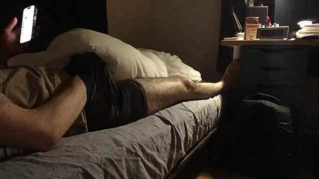 Snapshot of yrmyddy chatting on 10.19.25 yrmyddy online show from 10.19.25