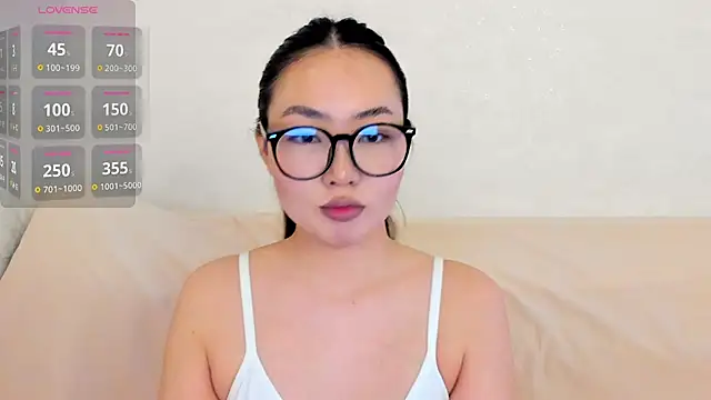 akino hen online show from 10.15.25