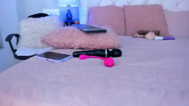 Yara Bliss  online show from 11.17.25