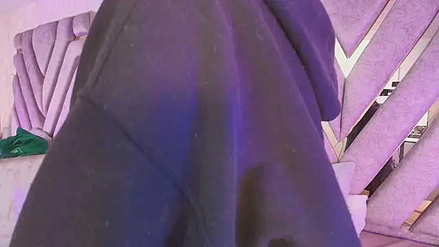 Snapshot of redd_pandaa chatting on 12.16.25 redd pandaa online show from 12.16.25