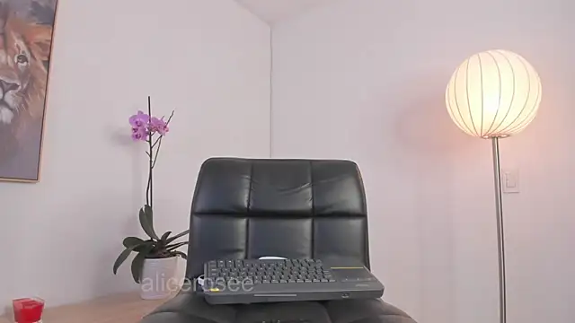 Snapshot of _Alicerosee chatting on 06.03.26 Alicerosee online show from 06.03.26