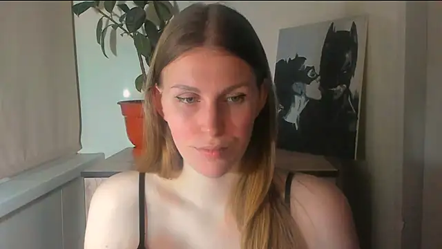 JuliaMuuun online show from 04.03.26