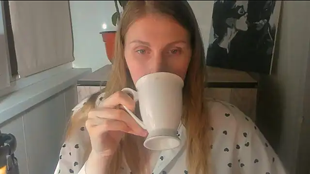 JuliaMuuun online show from 04.06.26