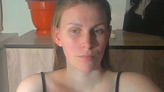 JuliaMuuun online show from 04.13.26