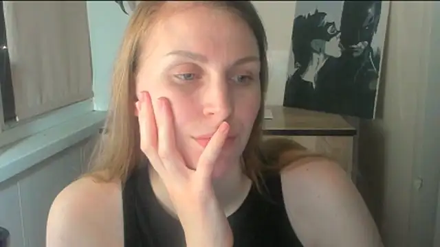 JuliaMuuun online show from 04.14.26