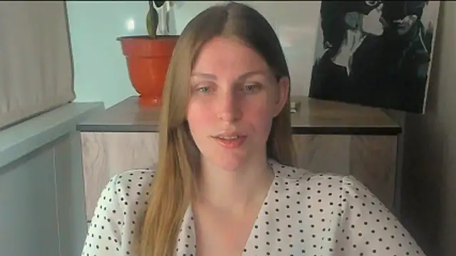 JuliaMuuun online show from 04.15.26