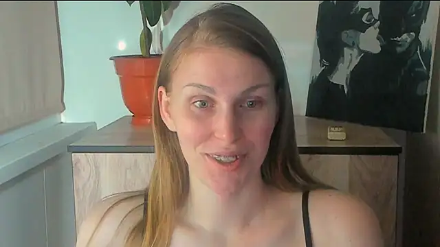 JuliaMuuun online show from 04.16.26