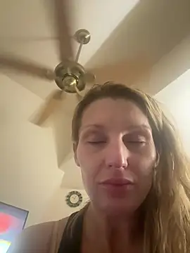 Snapshot of BaddieBossXX2 chatting on 07.18.26 BaddieBossXX2 online show from 07.18.26