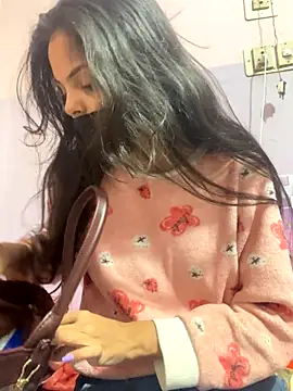 Snapshot of Sandhya_77 chatting on 11.24.25 Sandhya 77 online show from 11.24.25