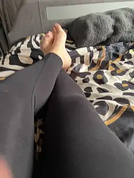 feetwithlottielou online show from 10.11.25